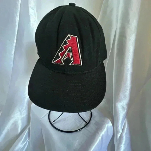 New Era Other - NEW ERA ARIZONA DIAMOND BACKS BLACK AND RED MLB HAT SIZE 7 1/4”  GOOD CONDITION